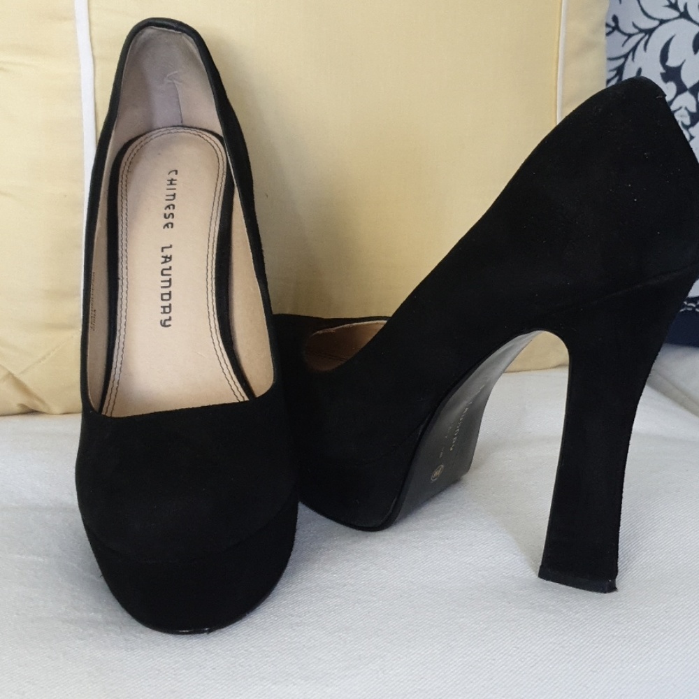 Chinese Laundry Suede Pump